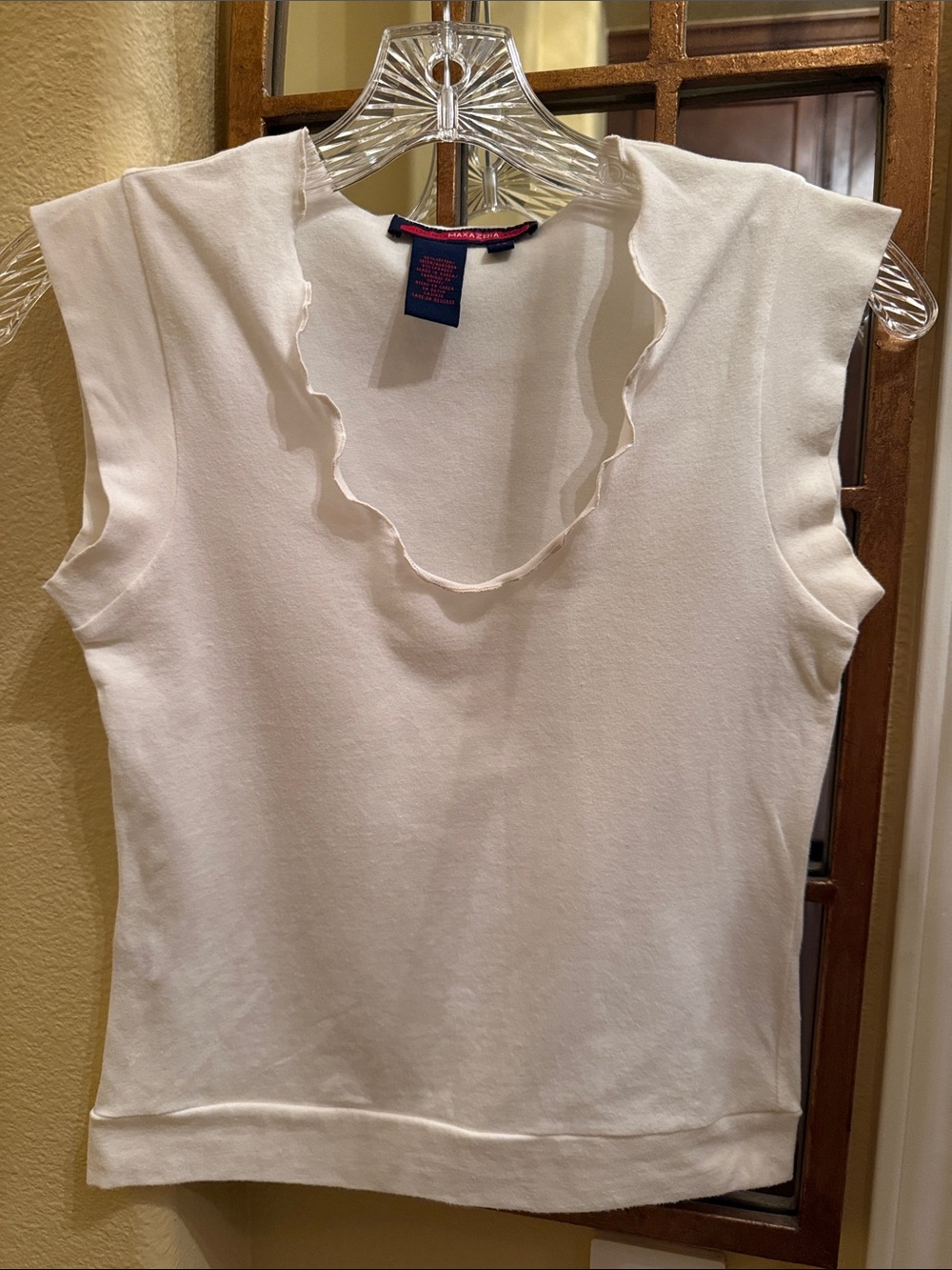 BCBGMaxAzria White Sleeveless V-Neck Tank Top NEW